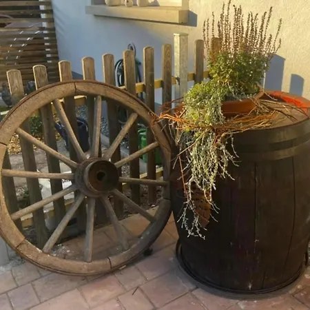 Apartment Mit Wifi Und 2 Schlafzimmern Ipsheim